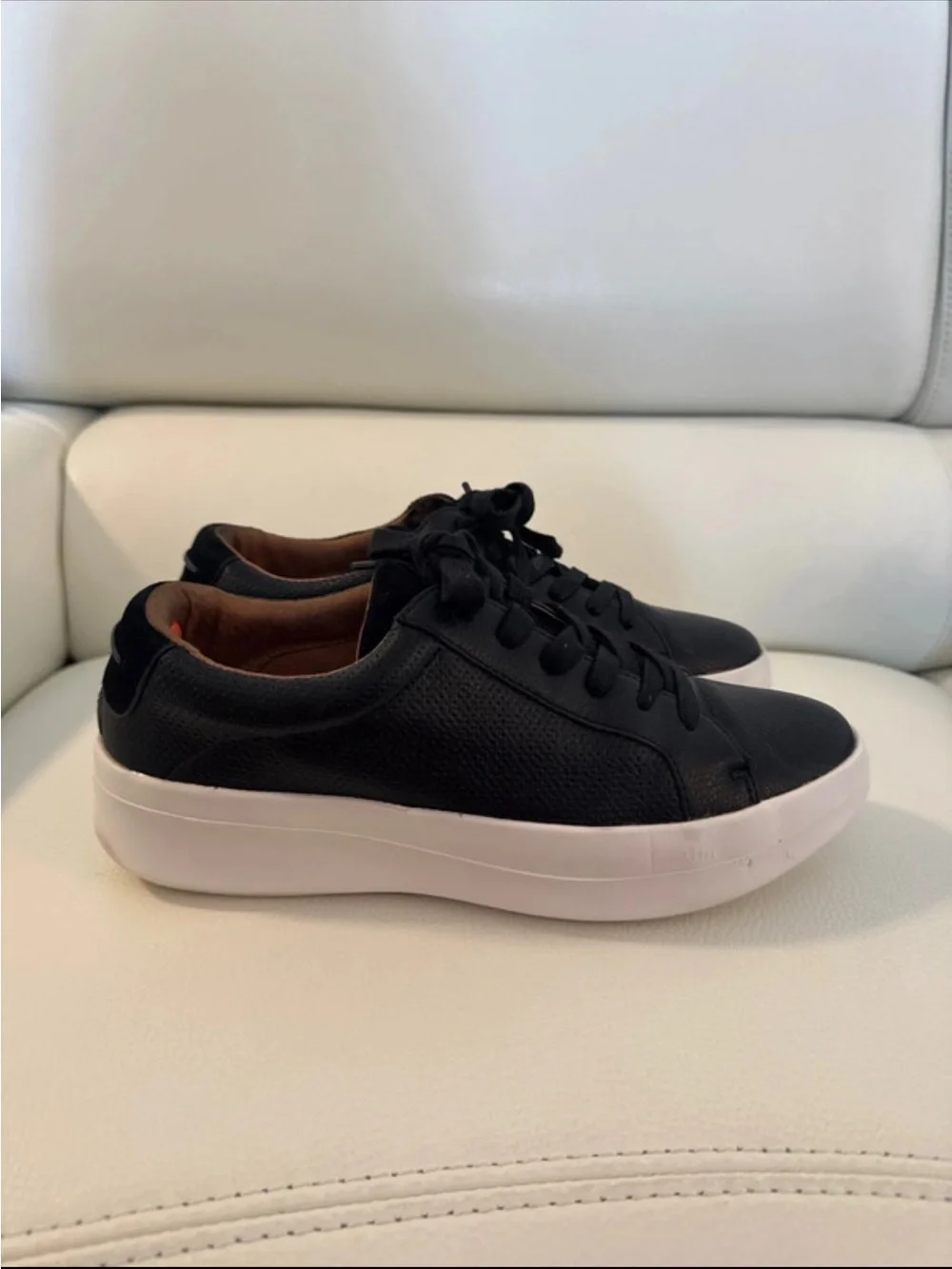 KENNETH COLE BLACK LEATHER PLATFORM SNEAKERS WITH WHITE SOLE